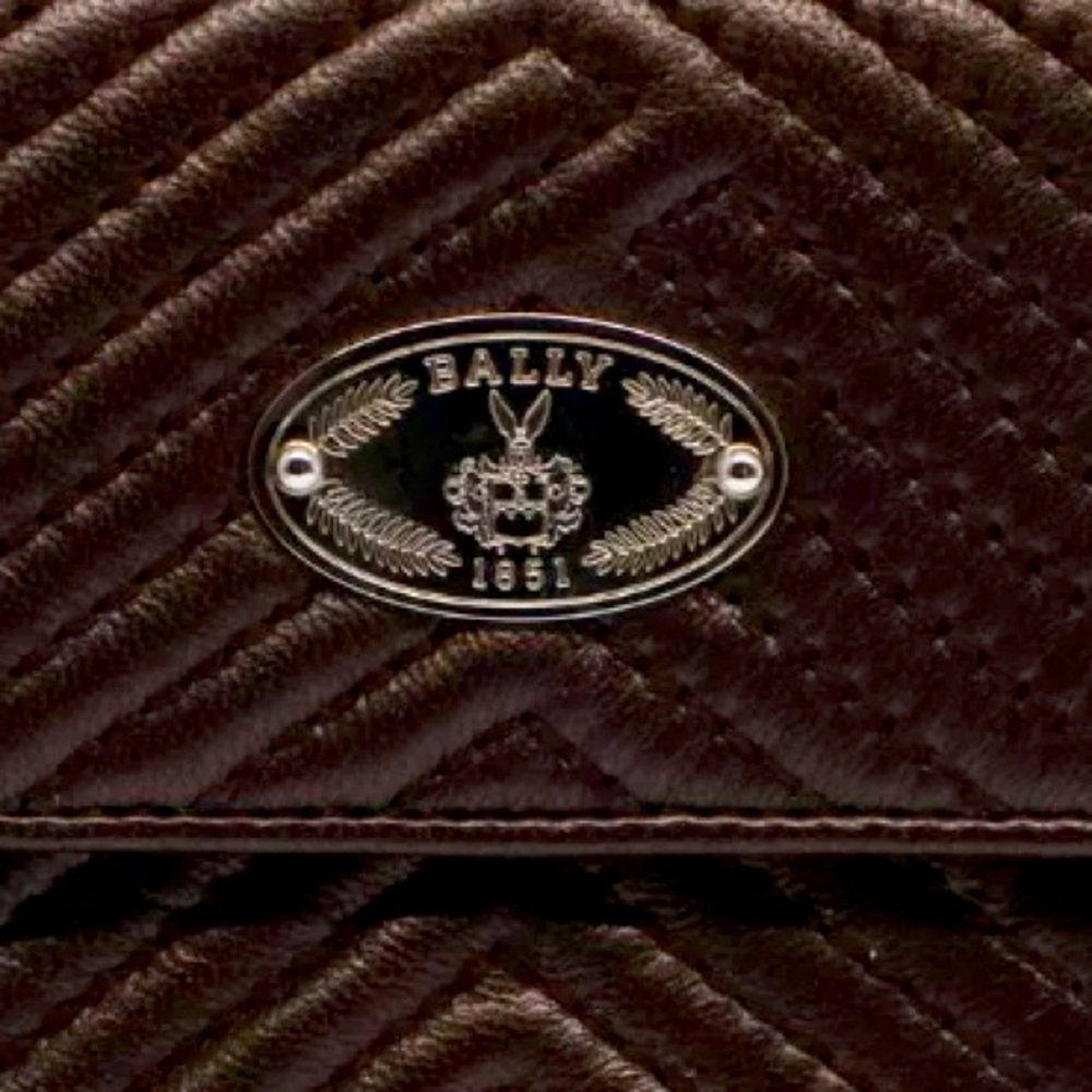 EUC [Bally] Luxury Brown Leather Bi-Fold Wallet, Button Close, Men’s or Women’s - Picture 2 of 10